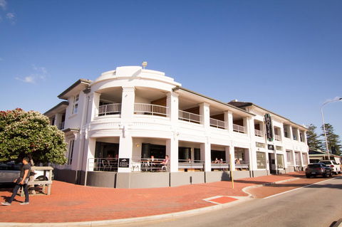 Cottesloe Beach Hotel - Accommodation in Bendigo 0