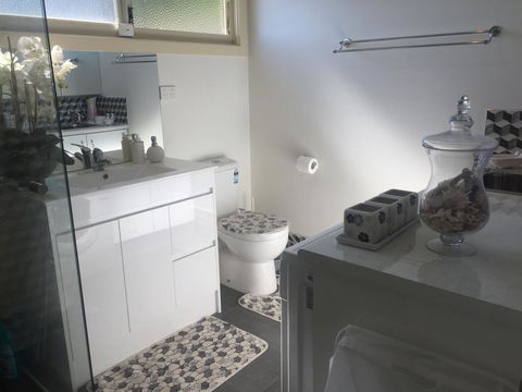 Bright & Beautiful Home On The Hills! - Accommodation in Bendigo 22