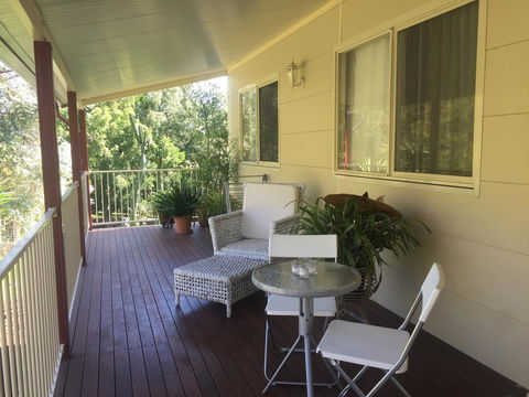 Bright & Beautiful Home On The Hills! - Accommodation in Bendigo 3