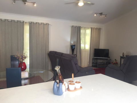 Bright & Beautiful Home On The Hills! - Accommodation in Bendigo 11