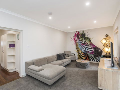 Luxury Federation Style Home - Sleeps 10 - Accommodation in Bendigo 1
