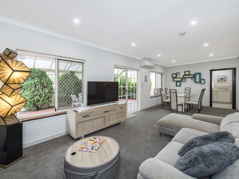 Luxury Federation Style Home - Sleeps 10 - Accommodation in Bendigo 3