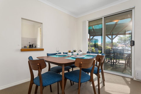 Como South Perth Villa - Accommodation in Bendigo 0