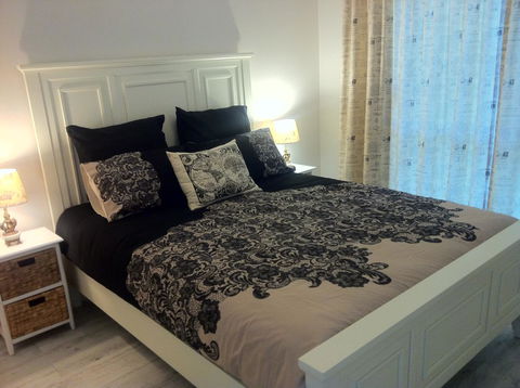 Applegate Lane Chalet - Accommodation in Bendigo 9