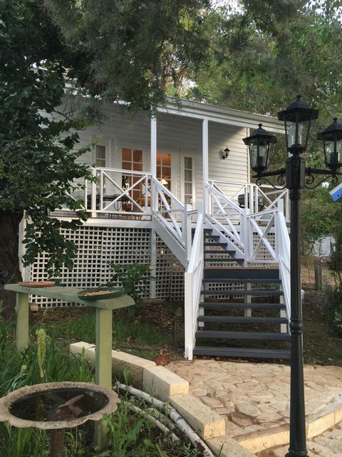 Applegate Lane Chalet - Accommodation in Bendigo 16