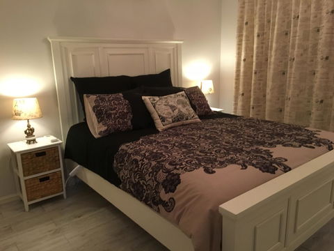Applegate Lane Chalet - Accommodation in Bendigo 8
