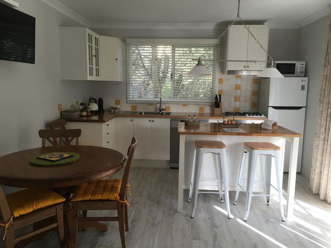 Applegate Lane Chalet - Accommodation in Bendigo 12