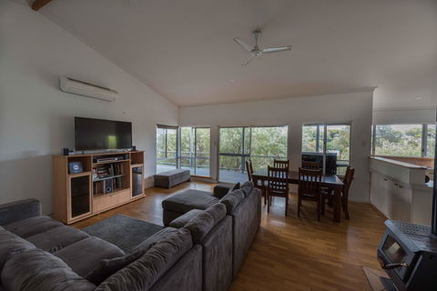 Peppy Beach Ocean Views - Accommodation in Bendigo 4