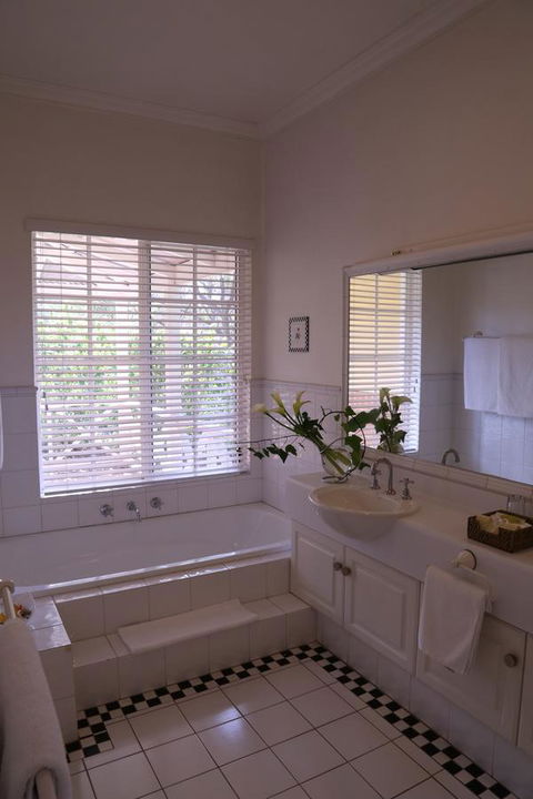 Two Sisters Chalets - Accommodation in Bendigo 19