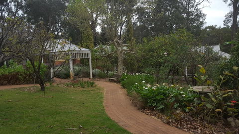Two Sisters Chalets - Accommodation in Bendigo 14