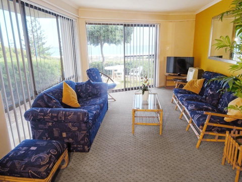 Scarborough & Absolutely Beachfront - Accommodation in Bendigo 4