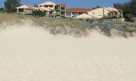 Scarborough & Absolutely Beachfront - Accommodation in Bendigo 0