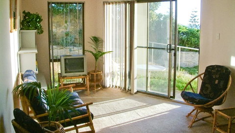 Scarborough & Absolutely Beachfront - Accommodation in Bendigo 8