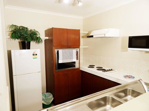 Scarborough & Absolutely Beachfront - Accommodation in Bendigo 12