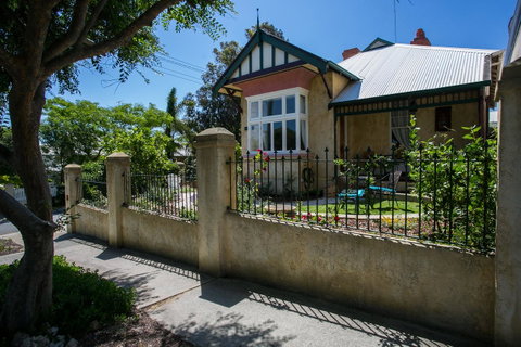 Danum House - Accommodation in Bendigo 0