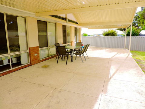 Silver Gull Family Retreat - Accommodation in Bendigo 11