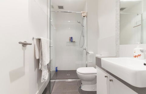 Perth Luxury City Apartment- Free Parking - Accommodation in Bendigo 1