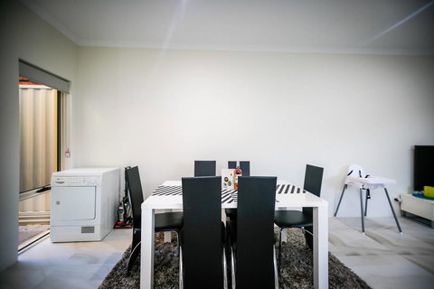 VIP Stays - Villa De Burswood Luxury 3BR Suite W/ King Bed FREE WIFI - Accommodation in Bendigo 2