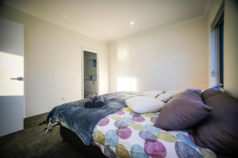 VIP Stays - Villa De Burswood Luxury 3BR Suite W/ King Bed FREE WIFI - Accommodation in Bendigo 15