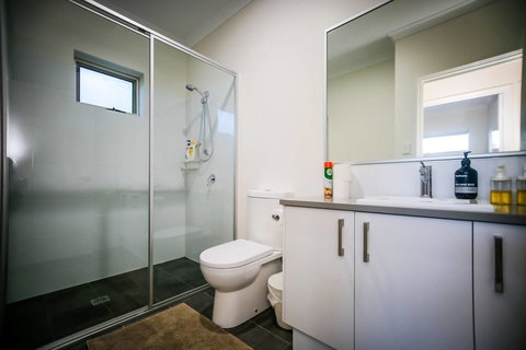 VIP Stays - Villa De Burswood Luxury 3BR Suite W/ King Bed FREE WIFI - Accommodation in Bendigo 5