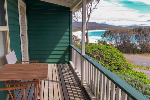 BINALONG BEACH COTTAGE Beachfront At Bay Of Fires Next To Restaurant - Accommodation in Bendigo 14