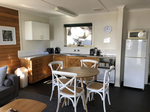 BINALONG BEACH COTTAGE Beachfront At Bay Of Fires Next To Restaurant - Accommodation in Bendigo 18