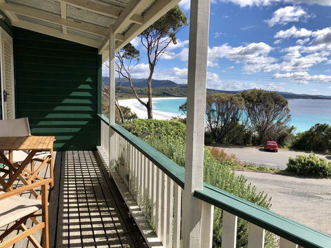 BINALONG BEACH COTTAGE Beachfront At Bay Of Fires Next To Restaurant - Accommodation in Bendigo 1