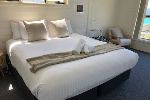 BINALONG BEACH COTTAGE Beachfront At Bay Of Fires Next To Restaurant - Accommodation in Bendigo 6