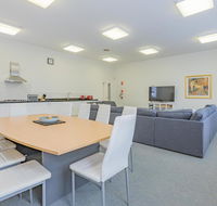 4 Bedroom House - Hobart CBD - Free Parking - Accommodation in Bendigo