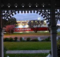 Riverbank villa - 4 bedroom house villa - Accommodation in Bendigo