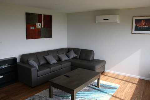 Penguin Seaside Farm - Accommodation in Bendigo 4