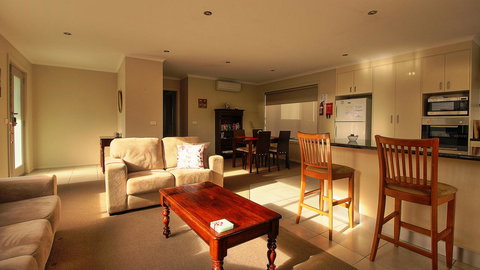 Hobart Villa - Accommodation in Bendigo 0