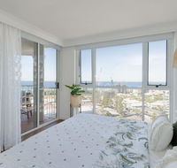 NEW Beautiful 1 Bedroom Beach Views Broadbeach - Accommodation in Bendigo