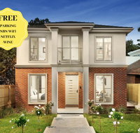 NEW Inner Melb Luxury Modern Grand Holiday House - Great Location Wifi Parking - Accommodation in Bendigo
