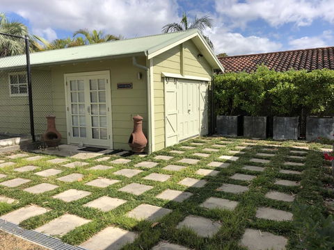 NEW: Tranquil Retreat -The Barn House Ingleside, Northern Beaches - Accommodation in Bendigo 0
