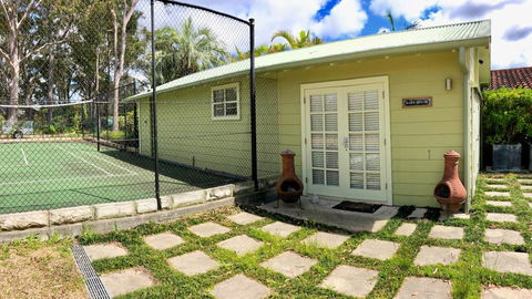 NEW: Tranquil Retreat -The Barn House Ingleside, Northern Beaches - Accommodation in Bendigo 1
