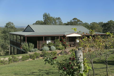 North Lodge Clan Cottage - Accommodation in Bendigo 0