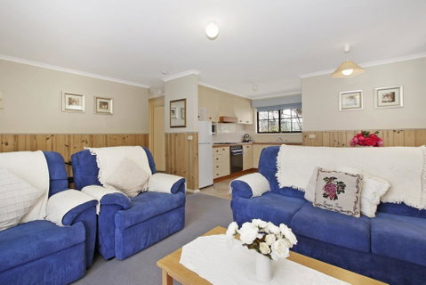 Oak Cottage - Tudor Village Unit 5 - Accommodation in Bendigo 2