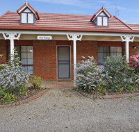 Oak Cottage - Tudor Village Unit 5 - Accommodation in Bendigo