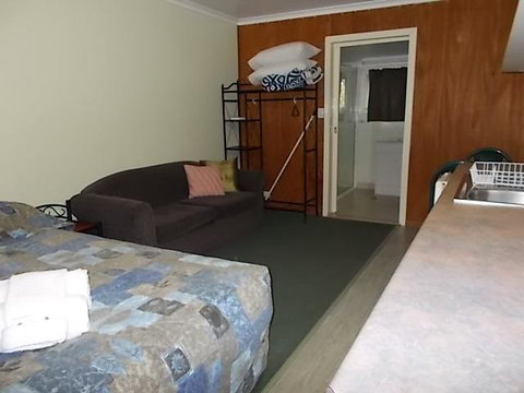 Oakridge Motel Tourist Park - Accommodation in Bendigo 0