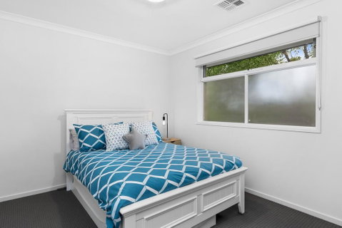 OCEAN BREEZE Family Home - Accommodation in Bendigo 3