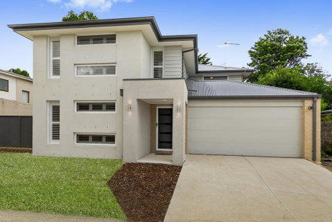 OCEAN BREEZE Family Home - Accommodation in Bendigo 0