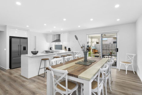 OCEAN BREEZE Family Home - Accommodation in Bendigo 1