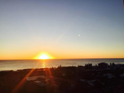 Ocean Views In The Heart Of Broadbeach - Accommodation in Bendigo 2