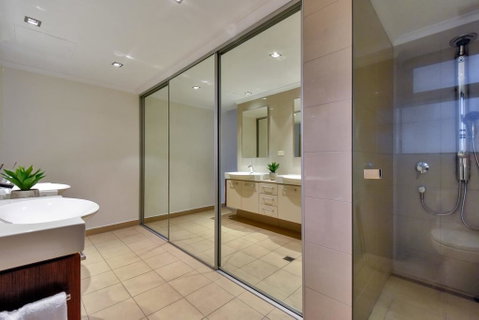 Oceana Darwin Central Oceanfront 3 Bedroom 2 Lounge Room Pool Gym Tennis Court Sleeps 9 - Accommodation in Bendigo 3