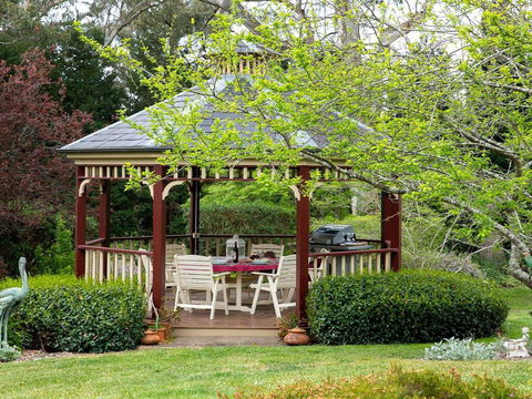 Old Mansfield Loft - Gardens, Gazebo And Getaways - Accommodation in Bendigo 1