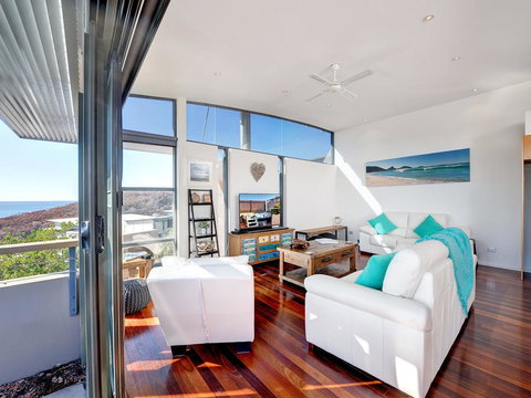 One Mile Cl, Townhouse 22, 26, The Deckhouse - Accommodation in Bendigo 2