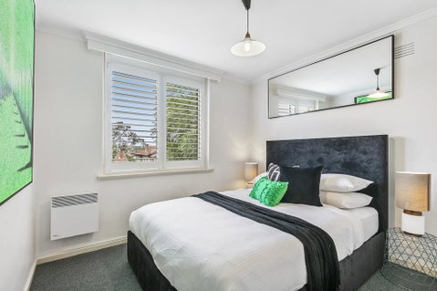 Oversized Apartment Close To City, Parks, MCG - Accommodation in Bendigo 1