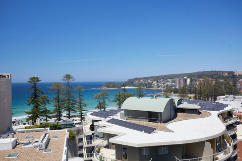 Panoramic Ocean Views In Stylish Manly Apartment - Accommodation in Bendigo 1