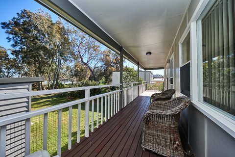 Paradise Bungalow Waterfront - Accommodation in Bendigo 0